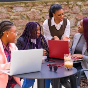 young-businesswomen-of-black-ethnicity-in-a-busin-2024-12-10-01-21-21-utc